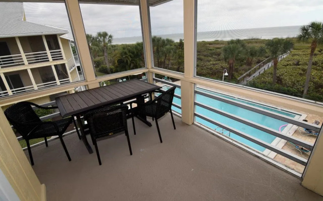 Surfside 12 C4 by RedAwning