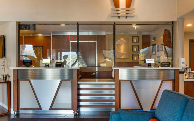 Comfort Inn & Suites Redwood Country