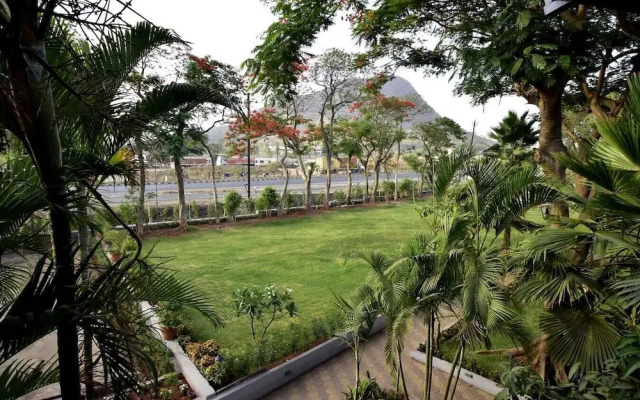 OYO Premium Villholi Nashik