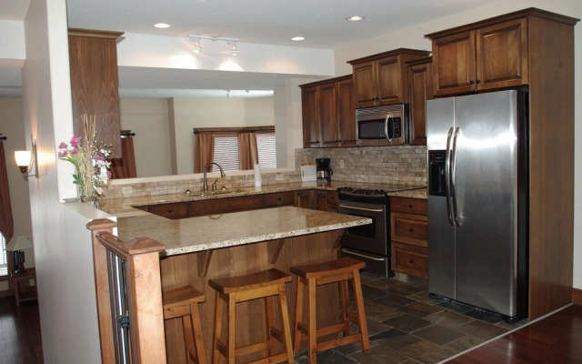 Timber Stone Lodge by RMA