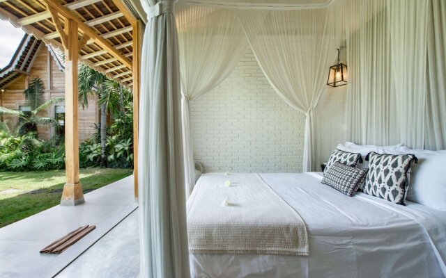 Luxury 4 Bedroom Villa With Private Pool, Bali Villa 2007