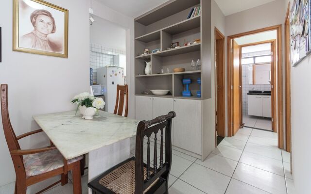 Apt 2 quartos com varanda próximo Praça Casa Forte o bairro mais agradável do Recife ARN901