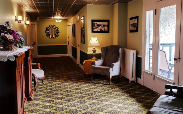 James Bay Inn Hotel & Suites