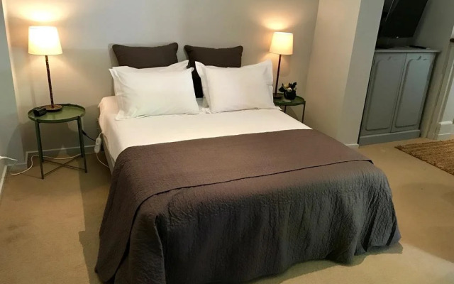 Fig Cafe and Accommodation