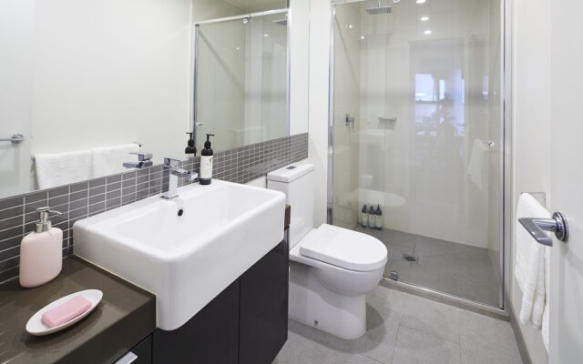 Stylish One Bedroom With Urban Convenience