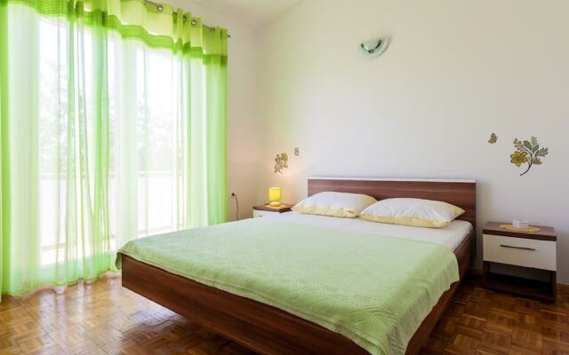 Balmy Apartment in Malinska Near Sea