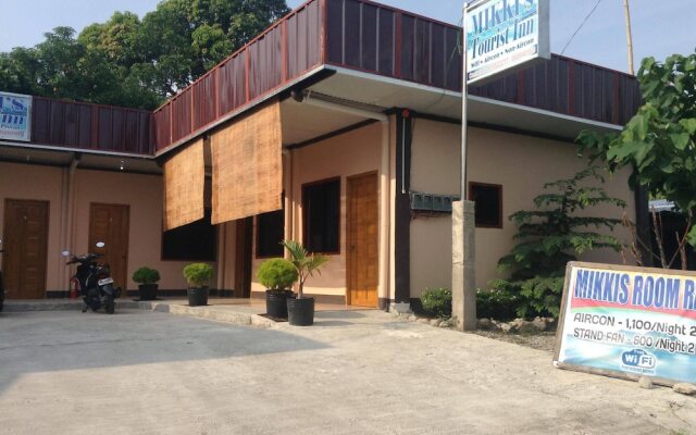Mikki's Tourist Inn