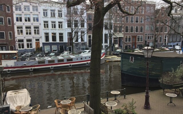 Lovely Studio With Canal Views