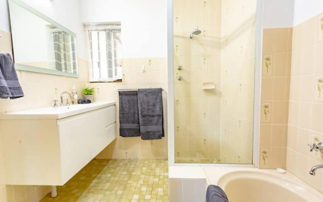 Celestial Heights - Stunning Views of City & Bay