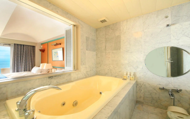 Heisaura Beach Hotel