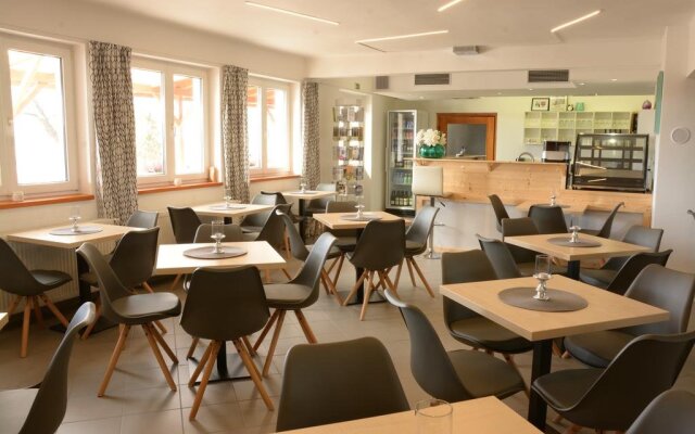 Hotel Riviera Lipno - Bed & Breakfast