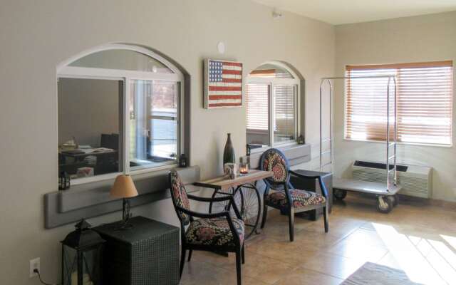 Quality Inn & Suites Salina National Forest Area