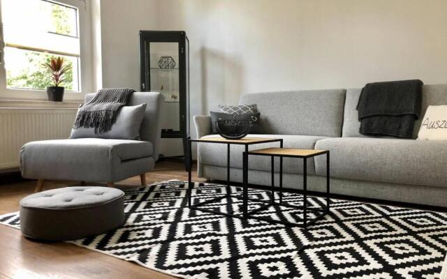 Liebevoll Sanierte, Großzugige Stadtwohnung, 70 Qm