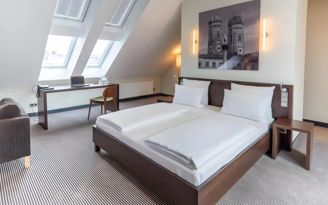 Augusten Hotel