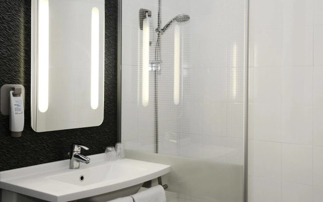 ibis Orange Centre Echangeur A7 A9