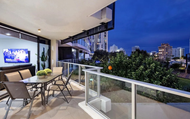 Low floor - Sleeps 8 - Circle on Cavill - Wow Stay