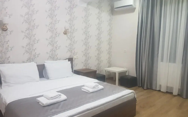 Gold Line Hotel