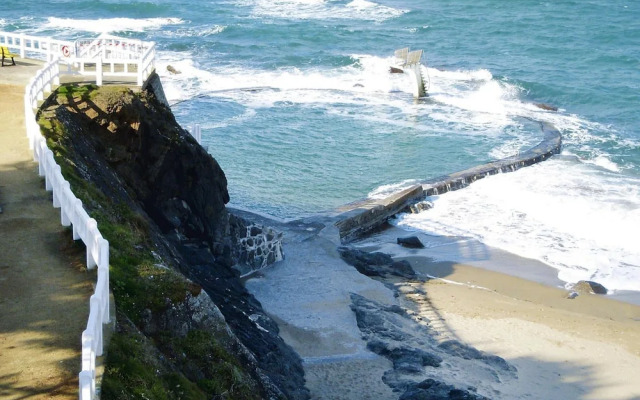 Nice Holiday Home Near the Beach, Hillion