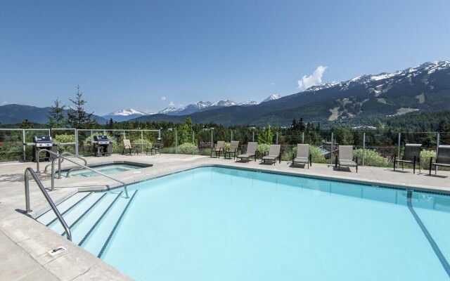 Ironwoods Blueberry Hill by Whistler VR