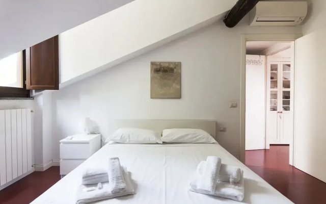 Intimate Attic Flat near Politecnico University