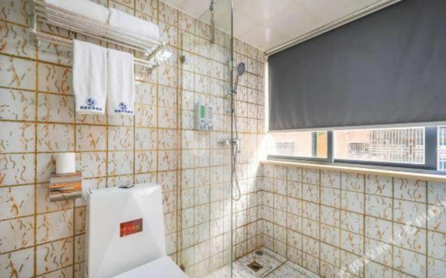 Qingman Light Luxury Hotel (Linping Qiosi Subway Station)