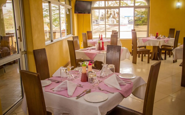 Gray's Oak Hotel