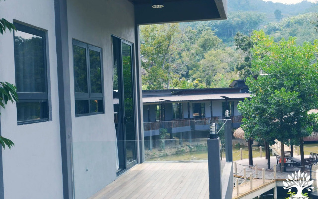 The Acacia Retreat