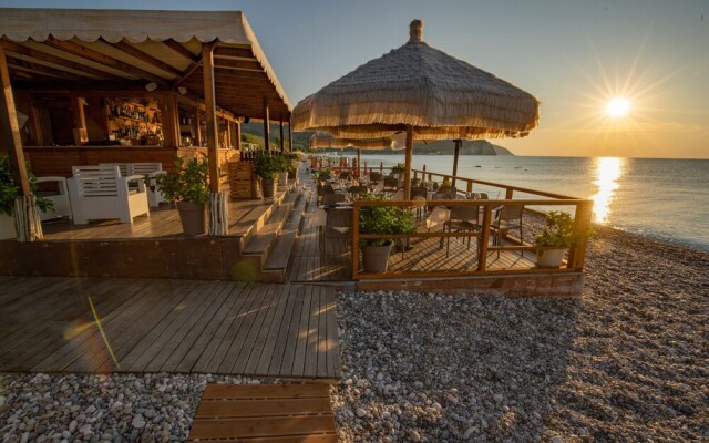 Apartment "ulivo" With Pool and Private Beach