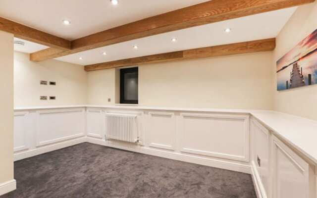 Stunning 2 Bed Property