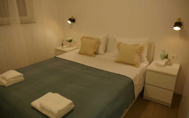 Shadesofblue M & M Sleeps 4 With Pool