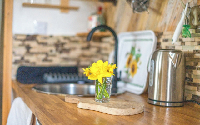 Unique 2-bed Cabin in Llanelli