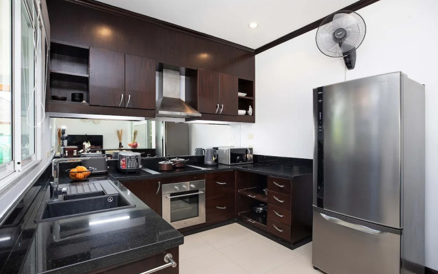 3BR Pool Villa Prima Near NaiHarn Beach