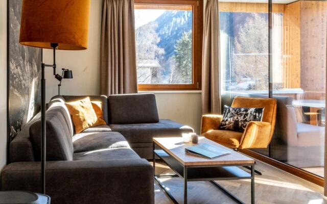 Luxury apartment with sauna, Zamang lift at 600 m.