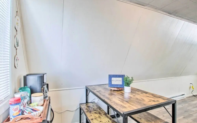 Charming Evanston A-frame: Dog Friendly!