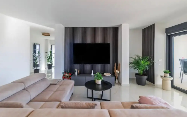 Luxury Villa Podversie with pool