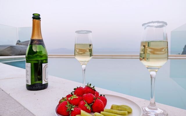 Sea & Cliff Luxury Suites byCorfuescapes