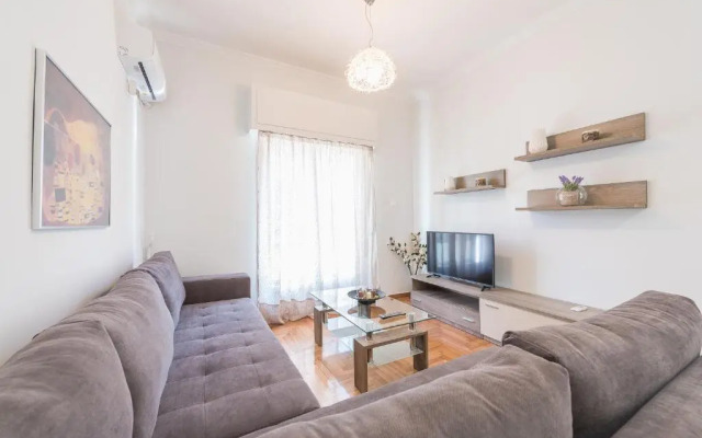 Bright apt in the heart of Athens