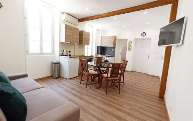 Central 1 Bedroom with Balcony