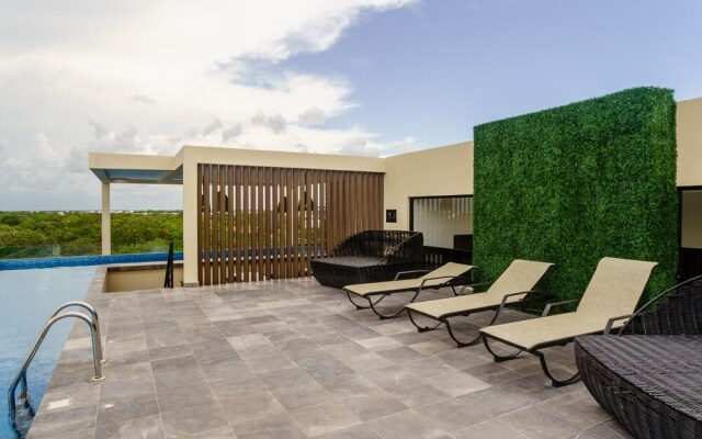 New Chic Studio Space with Jungle Roof Pool & Lounge