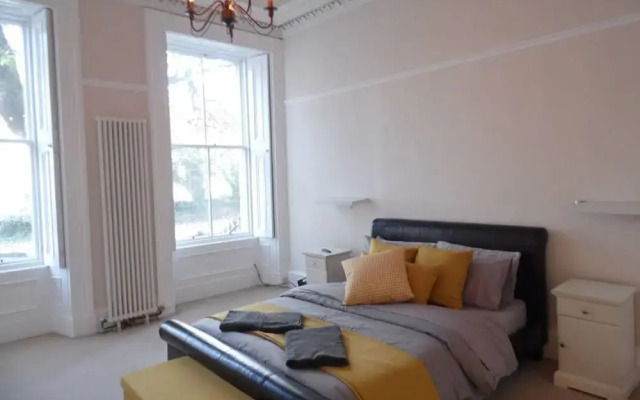 Spacious and Quiet Flat in the Heart of Finnieston