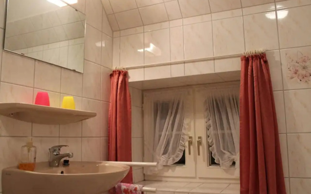 Geraeumige Ferienwohnung mit Terrasse in Kluetz