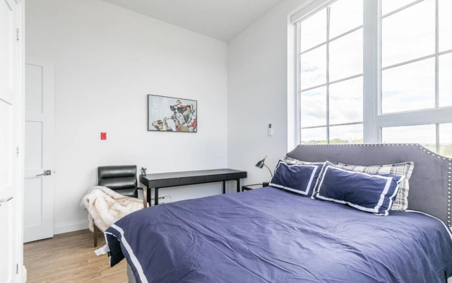 Grand 2Br Dundurn Loft Rooftop Terrace With Sunbeds Parking Gym