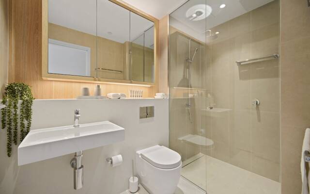 New Contemporary Apartment near Macquarie Centre