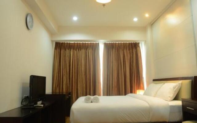 Mall Access Exclusive 2 BR @ Gandaria Heights Apartment By Travelio