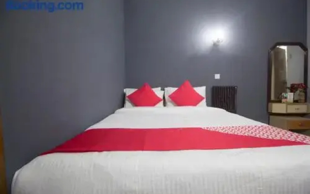 OYO 10695 Hotel Niladri Palace