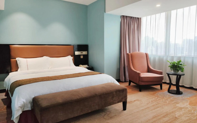 Skyline Plaza Hotel