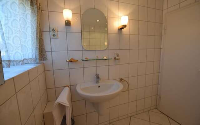 Tolstov-Hotels Generous 3 Room Apartment