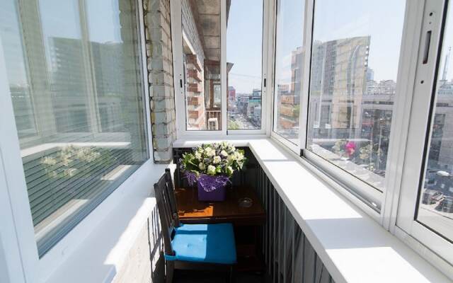 Etazhi Na Malysheva 4B Apartment