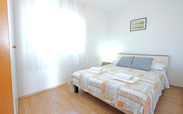 Apartment Nika - nice garden: A3 Nin, Zadar riviera