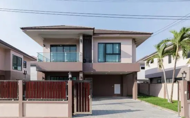 Pattaya detached four-bedroom five-bed room pool villa